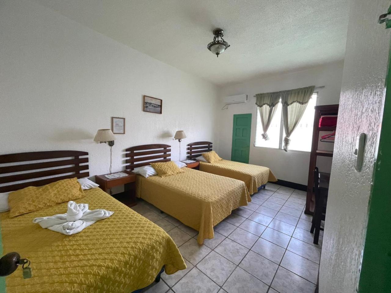 Hotel Sabana Flores Esterno foto